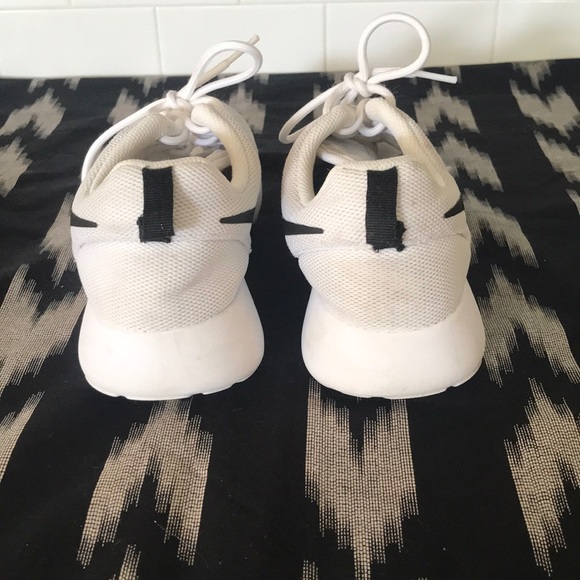 White Roshe 1 - Picture 4 of 5